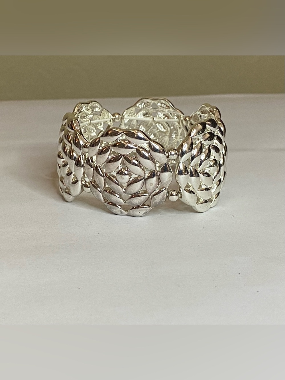 Silver Tone Floral Leaf Bracelet Stretch Wide Band Round Flower Jewelry